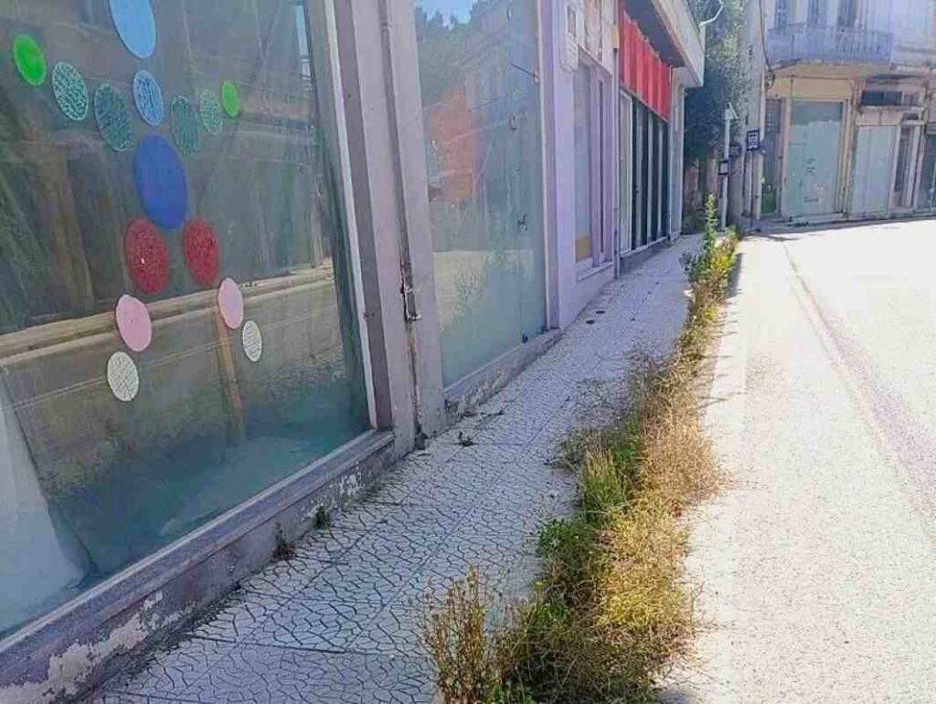 Οδός 12ου Συντάγματος, Πάτρα, πεζοδρόμια Πάτρα, έργα ανάπλασης, προσβασιμότητα ΑμεΑ, καταγγελίες κατοίκων, οδική ασφάλεια, Δήμος Πατρέων, κακοτεχνίες, Patras sidewalks, Patras infrastructure, 12th Syntagmatos street, urban reconstruction, pedestrian safety, accessibility Patras, Odos 12ou Syntagmatos, Patra, pezodromia Patra, erga anaplasis, accessibility Amea, kataggelies katoikon, odiki asfaleia, Dimos Patreon, kakotechnies,