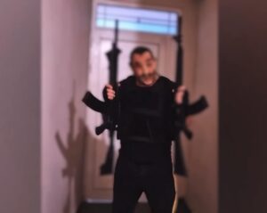 Πάτρα, Πάτρα όπλα, σύλληψη Πάτρα, οπλοστάσιο social media, ΕΛΑΣ, βίντεο με όπλα, καταδίωξη Πάτρα, κατάσχεση όπλων, Patra, Patras, Patra weapons, Patras police, weapons social media, arsenal Patras, ELAS, Greek police, opia Patra, sillipsi Patra, oplostasio, social media opia, katadioxi Patra,