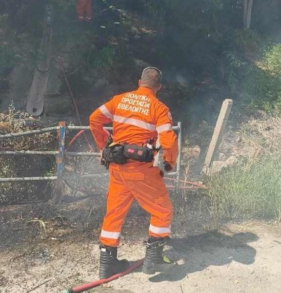 πυρκαγιά, φωτιά, Οβρυά, Πάτρα, Αχαΐα, Εργατικές Κατοικίες, Θέση Μακρή, εθελοντές πυροσβέστες, Σωματείο Εθελοντών Πυροσβεστών Αχαΐας, 1ος Πυροσβεστικός Σταθμός Πατρών, κατάσβεση, fire, wildfire, Ovrya, Patras, Achaea, Achaia, volunteer firefighters, fire brigade, firefighting, emergency, pyrkagia, fotia, Patra, ethelontes pyrosvestes, Ergatikes Katoikies, Thesi Makri,
