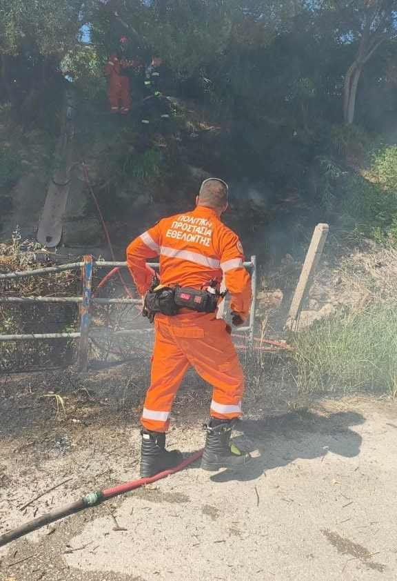 πυρκαγιά, φωτιά, Οβρυά, Πάτρα, Αχαΐα, Εργατικές Κατοικίες, Θέση Μακρή, εθελοντές πυροσβέστες, Σωματείο Εθελοντών Πυροσβεστών Αχαΐας, 1ος Πυροσβεστικός Σταθμός Πατρών, κατάσβεση, fire, wildfire, Ovrya, Patras, Achaea, Achaia, volunteer firefighters, fire brigade, firefighting, emergency, pyrkagia, fotia, Patra, ethelontes pyrosvestes, Ergatikes Katoikies, Thesi Makri,