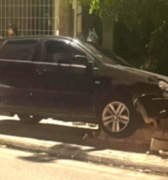 Πάτρα, τροχαίο, ατύχημα, στροφή Τσαούση, εκτροπή αυτοκινήτου, αυλή σπιτιού, περίφραξη, Πυροσβεστική, Αστυνομία, Τροχαία Πατρών, Patras, troxaio, atixima, strofi Tsaousi, ektropi aftokinitou, avli spitou, perifraxi, Pirosvestiki, Astinomia, Troxaia Patron, car accident Patras, car crash, Greece accident, Patras news,