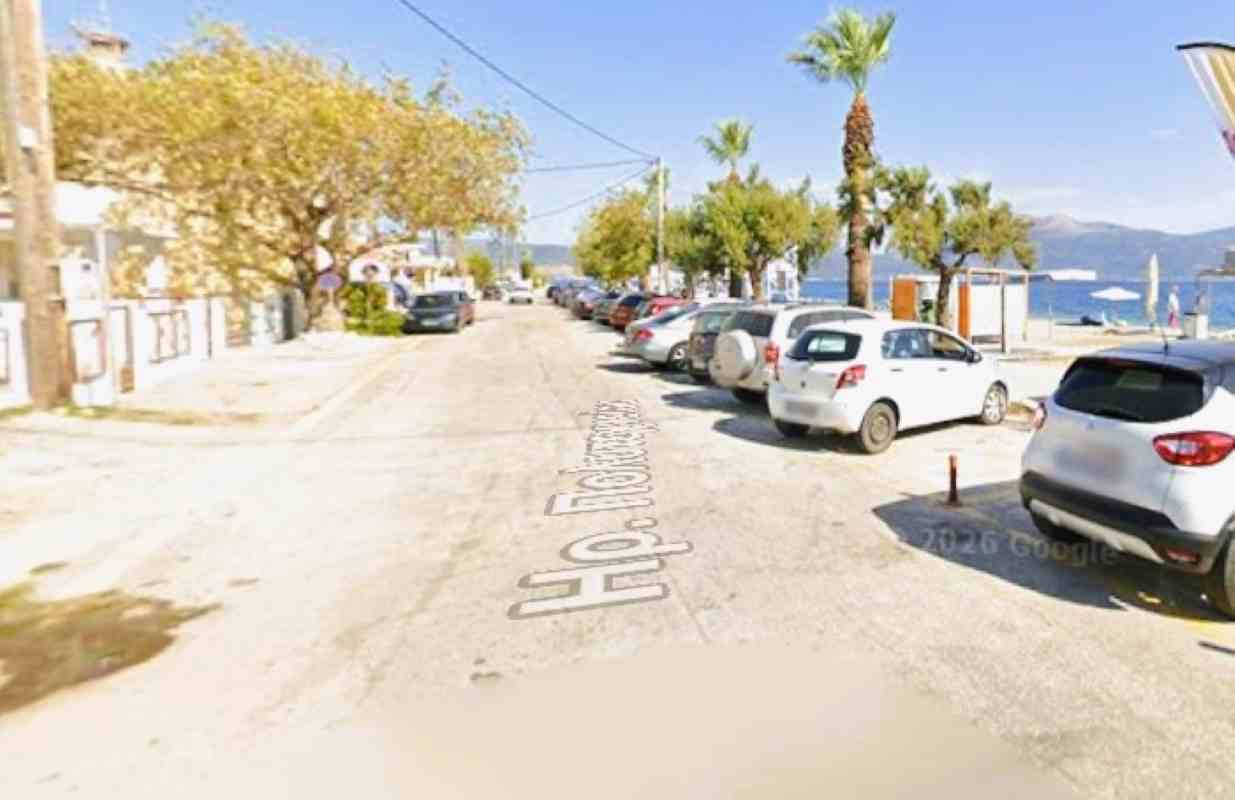 Άγιος Βασίλειος, Πάτρα, παραλιακός δρόμος, μονοδρόμηση, κυκλοφοριακό, μποτιλιάρισμα, Δήμος Πατρέων, Αχαΐα, ΕΚΑΒ, Αστυνομία, Agios Vasileios, Patra, Patras, paraliakos dromos, monodromisi, kyklophoriako, botiliarisma, Dimos Patreon, Achaia, EKAB, astynomia, traffic jam, gridlock, coastal road, one way road, Agios Vasileios beach, Patras traffic, emergency access,