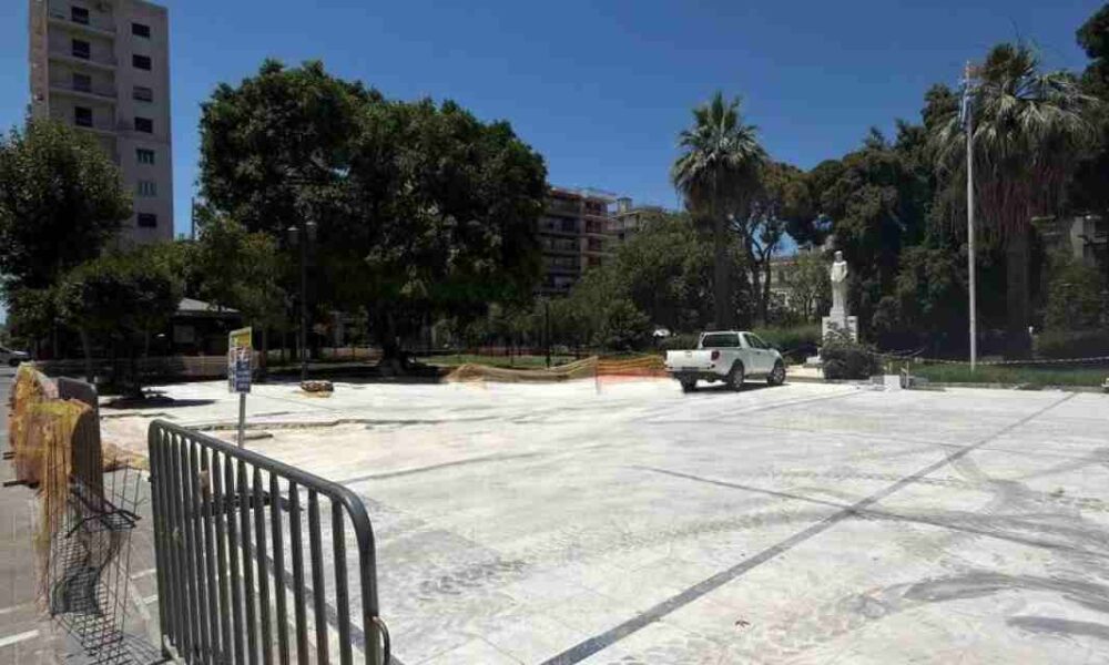 πλατεία Όλγας, ανάπλαση, Πάτρα, πλατεία Εθνικής Αντιστάσεως, καθυστερήσεις έργων, καταστηματάρχες, αντιδράσεις, βανδαλισμοί, σιντριβάνι, Μαιζώνος, plateia olgas, anaplasi, patra, plateia ethnikis antistaseos, kathysteriseis ergon, katastimatarches, vandalismoi, meizonos, olga square, patras, renovation, reconstruction, delays, shopkeepers, fountain, vandalism, Maizonos,