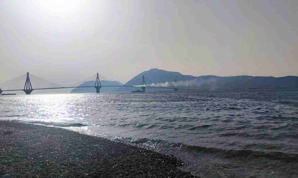 φωτιά σε όχημα, πυρκαγιά αυτοκινήτου, Γέφυρα, Γέφυρα Ρίου Αντιρρίου, Γέφυρα ΑΕ, Πυροσβεστική, ατύχημα στη Γέφυρα, έκτακτο περιστατικό, συμβάν Γέφυρα, car fire, vehicle fire, Rio Antirrio bridge, Gefyra SA, fire department Greece, bridge accident, bridge fire incident, fotia se ochima, pyrkagia aftokinitou, Gefyra, Gefyra Riou Antirriou, Gefyra AE, Pyrosvestiki, atychima stin Gefyra, ektakto peristatiko, symvan Gefyra,