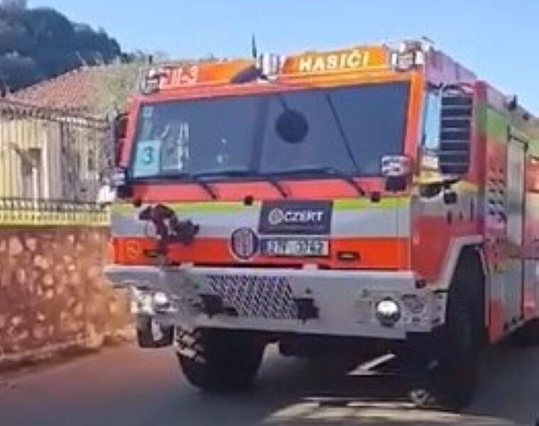πυρκαγιά Άκολη, φωτιά Νεραντζιές, θέση Ρίρα, Τσέχοι πυροσβέστες, αντιπυρική περίοδος, πυροσβεστική, wildfire Akoli, Nerantzies fire, Rira Akoli, Czech firefighters, Greece wildfires, pyrkagia Akoli, fotia Nerantzies, thesi Rira, Tsechoi pyrosvestes, Greece fire emergency,