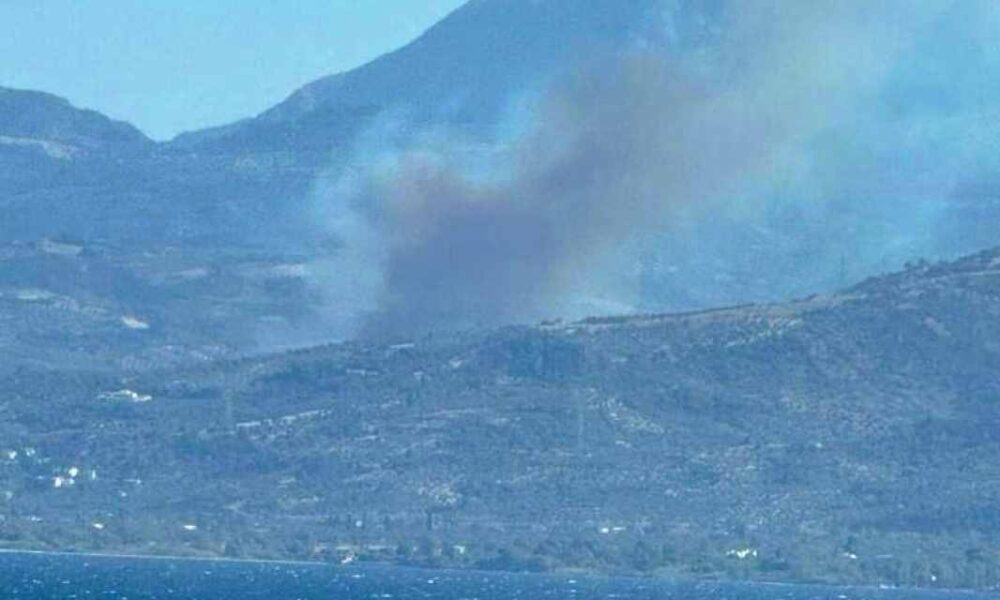 Επιχείρηση της Πυροσβεστικής στη φωτιά στις Νεραντζιές Αχαΐας