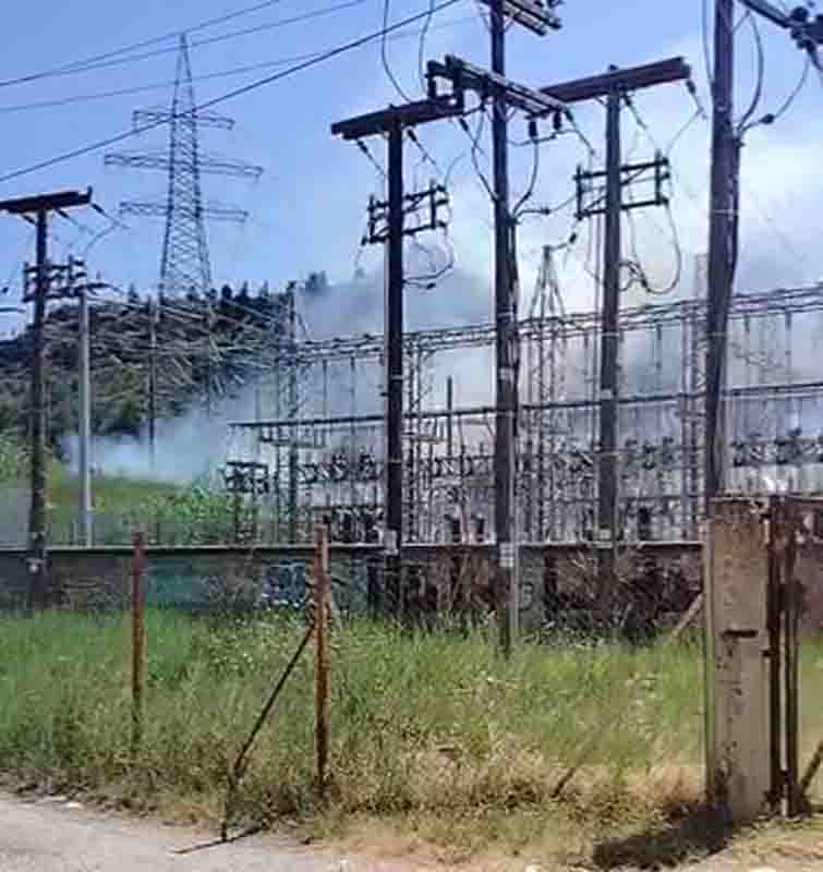 πυρκαγιά Πάτρα, φωτιά Ζαβλάνι, υποσταθμός ΔΕΗ, ΔΕΗ Πάτρα, Πυροσβεστική, κατάσβεση φωτιάς, Ζαβλάνι Πατρών, φωτιά σε καλαμιές, έκτακτη είδηση Πάτρα, ειδήσεις Πάτρα, Αικατερίνη Ρίζου, Patras fire, Zavlani fire, DEH substation Patras, Greece fire, Patras news, emergency Patras, firefighters Greece,