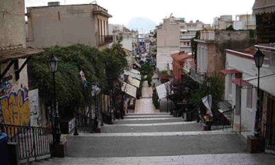 Πάτρα, ατύχημα, Γεροκωστοπούλου, φρεάτιο, τραυματισμός ηλικιωμένης, κοινωνική αδιαφορία, Δήμος Πατρέων, κακοτεχνίες δρόμων, ΕΚΑΒ Πάτρα, Patra, Patras, atychima, Gerokostopoulou, freatio, ilikiomeni, dimos patreon, koinoniki adiaforia, ekab patras, street accident Patras, broken leg, open manhole accident, public safety Greece,