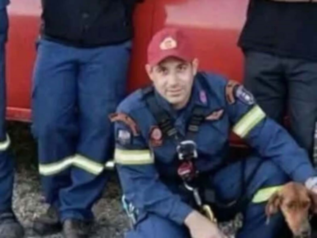 Νικόλαος Παπακωνσταντινόπουλος, Νίκος Παπακωνσταντινόπουλος, κηδεία, Πάτρα, 6η ΕΜΑΚ, πυροσβέστης, θάνατος, Παναγία Αλεξώτισσα, πένθος, πυροσβεστικό σώμα, Nikolaos Papakonstantinopoulos, Nikos Papakonstantinopoulos, kideia, Patra, 6 EMAK, pyrosvestis, thanatos, Panagia Alexotissa, penthos, fire department, firefighter, funeral, obituary, Patras, Greece,
