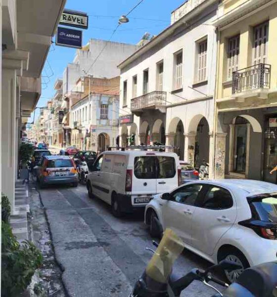Πάτρα, Κανακάρη, Αγίου Νικολάου, κίνηση Πάτρα, κυκλοφοριακό Πάτρα, διπλοπαρκάρισμα, παράνομο πάρκινγκ, κέντρο Πάτρας, οδηγική συμπεριφορά, κυκλοφοριακό πρόβλημα, Patras, Kanakari, Agiou Nikolaou, Patras traffic, traffic jam Patras, double parking, illegal parking, Patras city center, driver behavior, traffic issues, Patra, Kanakari, Agiou Nikolaou, kinisi Patra, kikloforiako Patra, diploparkarisma, paranomo parking, kentro Patras, odigiki simperifora, kikloforiako provlima,