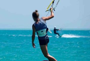 Πάτρα, ατύχημα Πάτρα, kite surf, αετοσανίδα, τραυματισμός 17χρονης, Πλαζ Πατρών, Λιμεναρχείο Πάτρας, ΕΚΑΒ, Πανεπιστημιακό Νοσοκομείο Πατρών, ειδήσεις Πάτρα, θαλάσσια σπορ, ατύχημα αετοσανίδα, Patras, Patras accident, kite surf, kitesurfing, Patras beach, 17-year-old athlete injured, Patras news, Greek Coast Guard, EKAB Patras, Patras University Hospital, water sports accident,