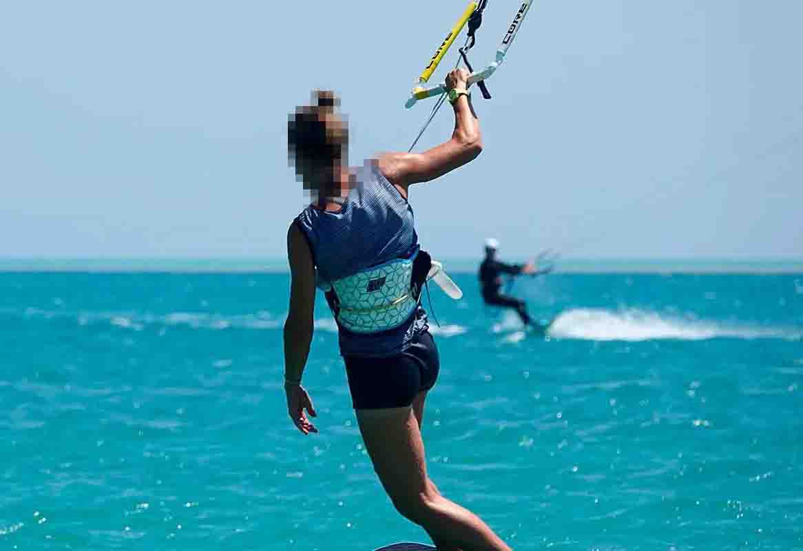 Πάτρα, ατύχημα Πάτρα, kite surf, αετοσανίδα, τραυματισμός 17χρονης, Πλαζ Πατρών, Λιμεναρχείο Πάτρας, ΕΚΑΒ, Πανεπιστημιακό Νοσοκομείο Πατρών, ειδήσεις Πάτρα, θαλάσσια σπορ, ατύχημα αετοσανίδα, Patras, Patras accident, kite surf, kitesurfing, Patras beach, 17-year-old athlete injured, Patras news, Greek Coast Guard, EKAB Patras, Patras University Hospital, water sports accident,