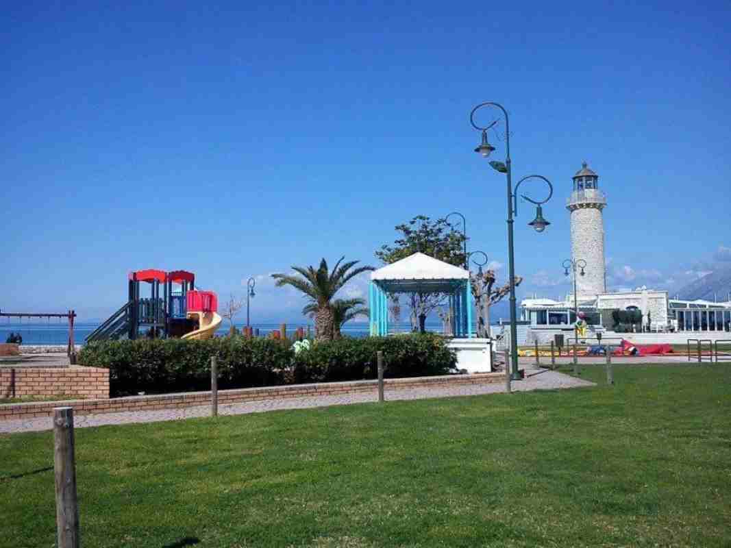 παιδική χαρά, Πάτρα, Φάρος, ατύχημα, πτώση παιδιών, ασφάλεια παιδικών χαρών, αποκόλληση σανίδων, playground, Patras, Pharos, accident, children fall, playground safety, paidiki chara, Patra, Faros, atychima, ptosi paidion, asfaleia paidikon charon,