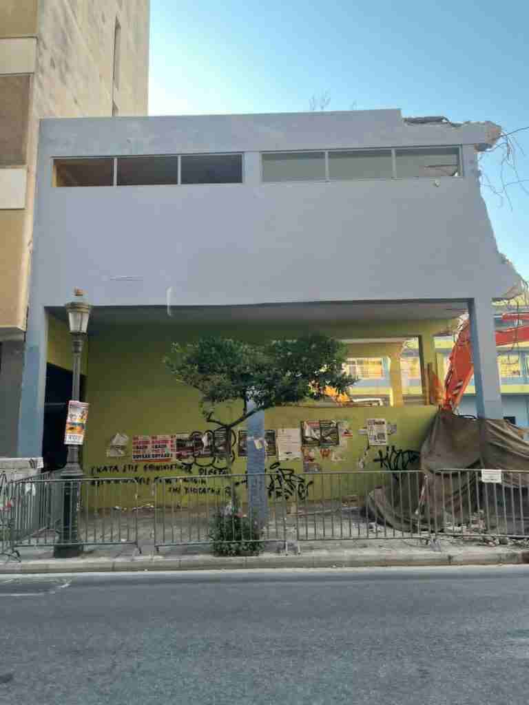 Στρούμπειο, Πάτρα, κατεδάφιση στοάς, Στρούμπειο Πάτρα, Δήμος Πατρέων, Κατερίνα Σίμου, σχολείο Πάτρα, ιστορικό σχολείο, Stroumpeio, Patras, demolition, Stroumpeio Patras, Stroubeio, katedafisi stoas, Patra, Dimos Patreon, Katerina Simou, sxoleio Patra, school demolition Patras,