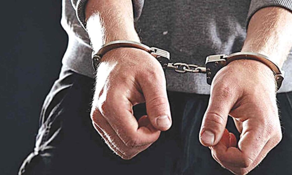σύλληψη Πάτρα, νύχτα Πάτρα, οργανωμένο έγκλημα, ΔΑΟΕ, ελληνικό FBI, πυροβολισμοί Σούλι, εκβιασμοί Πάτρα, ναρκωτικά Πάτρα, αστυνομική επιχείρηση Πάτρα, αστυνομικό δελτίο Πάτρα, Patras arrest, Patra organised crime, Greek FBI, Patras shootings, Greek police operation Patras, extortion Patras, drugs Patras, Patra night life crime, syllipsi patra, nyxhta patra, organomeno egklima, daoee, pyrovolismoi souli patra, ekviasmoi patra, narkotika patra, astynomia patra,