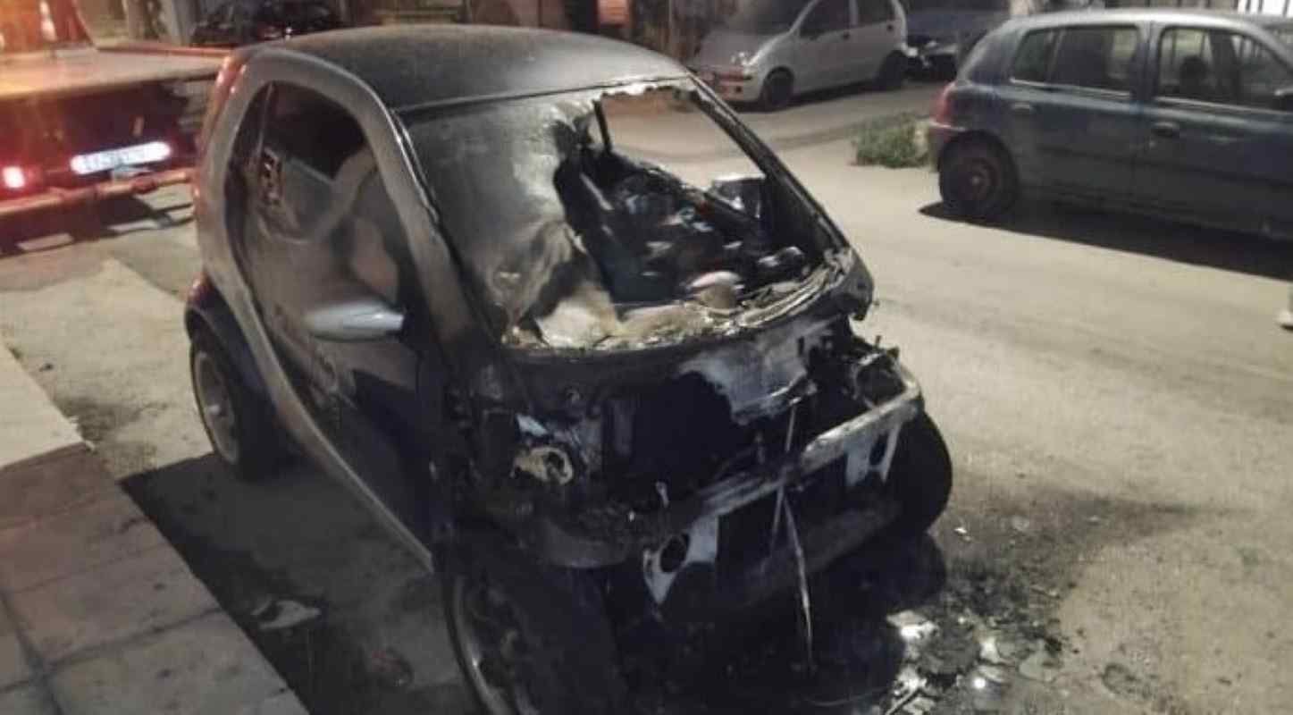 Πάτρα, Patra, Patras, φωτιά, fotia, fire, πυρκαγιά, pyrkayia, car fire, σταθμευμένο όχημα, stathmevmeno ochima, parked car, Smart, Μαιζώνος, Maizonos, Ιεροθέου, Ierotheou, εμπρησμός, emprismos, arson, Πυροσβεστική, Pyrosvestiki, fire department, Ανακριτικό, Anakritiko, investigation, ειδήσεις, eidiseis, news,