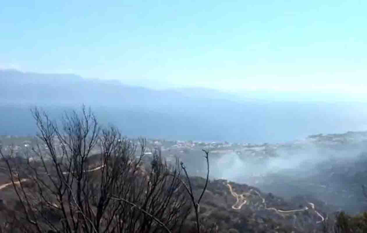 φωτιά, πυρκαγιά, Αιγιάλεια, αναζωπυρώσεις, Πολιτική Προστασία, Νίκος Καραΐσκος, Πυροσβεστική, εκκενώσεις, ζημιές καλλιέργειες, Αχαΐα, fire, wildfire, Aigialeia, Aigialeia fire, Civil Protection, Fire Service, evacuations, Achaia, Greece fire, updates,