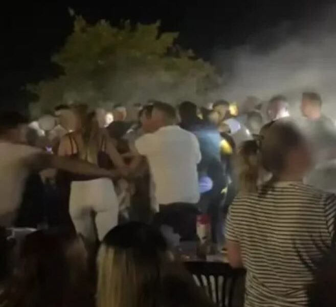 Αντίρριο, πανηγύρι, επεισόδια, συμπλοκή, ξύλο, καβγάς, τραπέζια, καρέκλες, Πάτρα, Ρομά, δημοτική μουσική, κλαρίνα, Antirrio, Antirio, panigiri, brawl, fight, violent incident, tables, chairs, Patra, Romani, Greek festival brawl, Antirrio panigiri xylo, kavgas Antirrio,