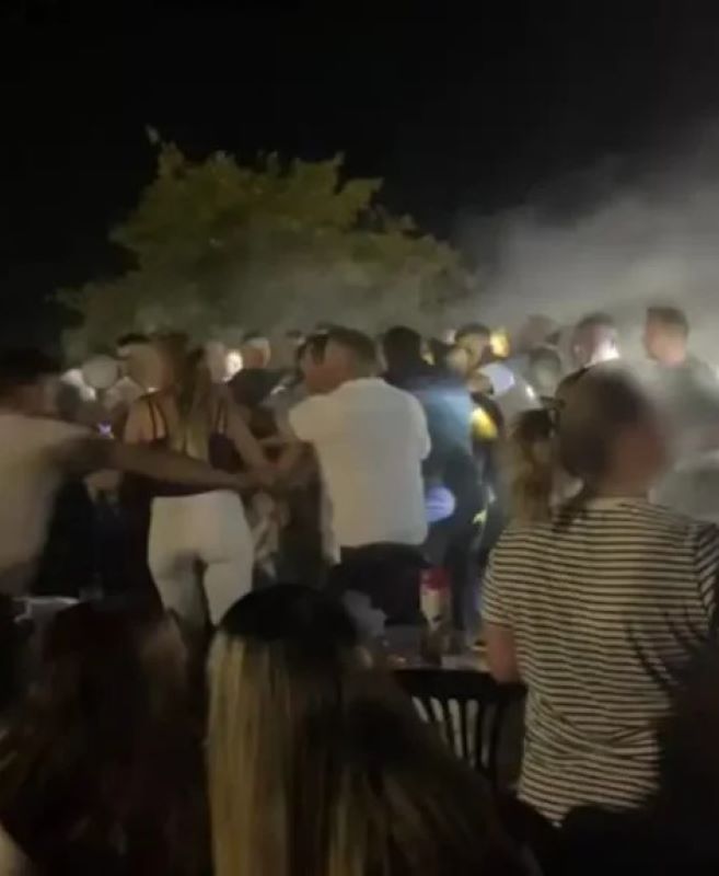 Αντίρριο, πανηγύρι, επεισόδια, συμπλοκή, ξύλο, καβγάς, τραπέζια, καρέκλες, Πάτρα, Ρομά, δημοτική μουσική, κλαρίνα, Antirrio, Antirio, panigiri, brawl, fight, violent incident, tables, chairs, Patra, Romani, Greek festival brawl, Antirrio panigiri xylo, kavgas Antirrio,
