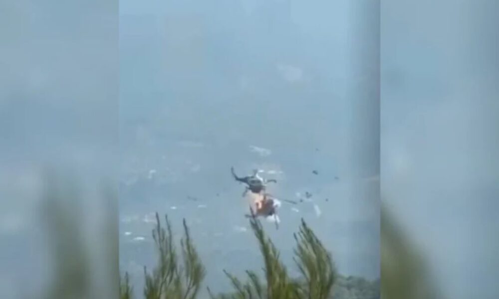 σύγκρουση ελικοπτέρων, δυτική Αττική, πυρκαγιά, πτώση ελικοπτέρου, Bell, Πυροσβεστική, έρευνα και διάσωση, ΕΜΑΚ, τραυματισμός χειριστή, helicopter crash, Attica, wildfire, Bell helicopters, Fire Brigade, search and rescue, pilot injured, syg krousi elikopteron, dytiki attiki, pyr kagia, ptosi elikopterou, pyrosvestiki, erevna kai diasosi,