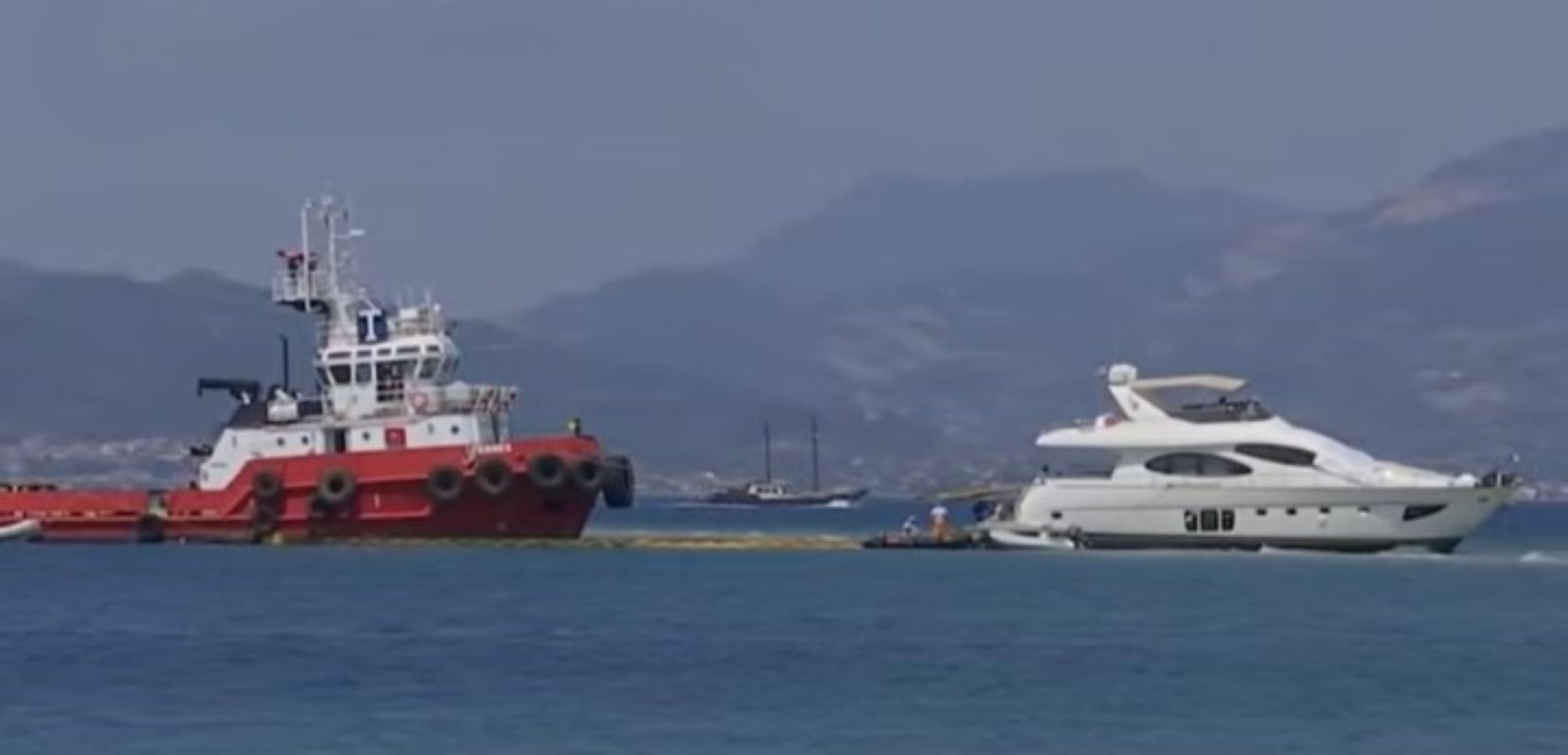 Δρέπανο, Δρέπανο Αχαΐας, προσαραξη γιοτ, αποκολληση γιοτ, αμερικανικο γιοτ, θαλαμηγος, αβαθη Δρεπανο, λιμενικο, επιχειρηση αποκολλησης, ναυτικο ατυχημα, Drepano, Drepano Achaia, American yacht, yacht grounding, yacht refloating, boat stranded, shallow waters, Coast Guard, Drepano axaias, prosaraxi giot, apokollisi giot, amerikaniko giot, thalamygos, avathi Drepano, limeniko,
