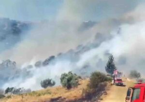 φωτιά Αιγιάλεια, πυρκαγιά Αχαΐα, Άνω Ερινεός, 112 εκκένωση, Πυροσβεστική, Νεραντζιές, Αρραβωνίτσα, Συνανιά, Άγιοι Θεόδωροι, Λιδορίκι, Πολιτική Προστασία, έκτακτη επικαιρότητα, Aigialeia wildfire, Achaia fire, Greece wildfire, evacuation 112, Ano Erineos, Emergency Greece, Civil Protection Greece,