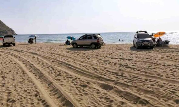 Γιαννισκάρι, παραλία Γιαννισκάρι, Αχαΐα, 4x4 παραλία, ασυνείδητοι οδηγοί, αυθαίρετη οδήγηση, Αστυνομία, Άμεση Δράση, καταγγελίες λουόμενων, προστασία περιβάλλοντος, ασφάλεια λουόμενων, Gianniskari, Gianniskari beach, Achaia, 4x4 beach, offroad beach, off road driving Greece, beach safety, police intervention, Gianniskari paralía, Achaia 4x4, Gianniskari beach 4x4,