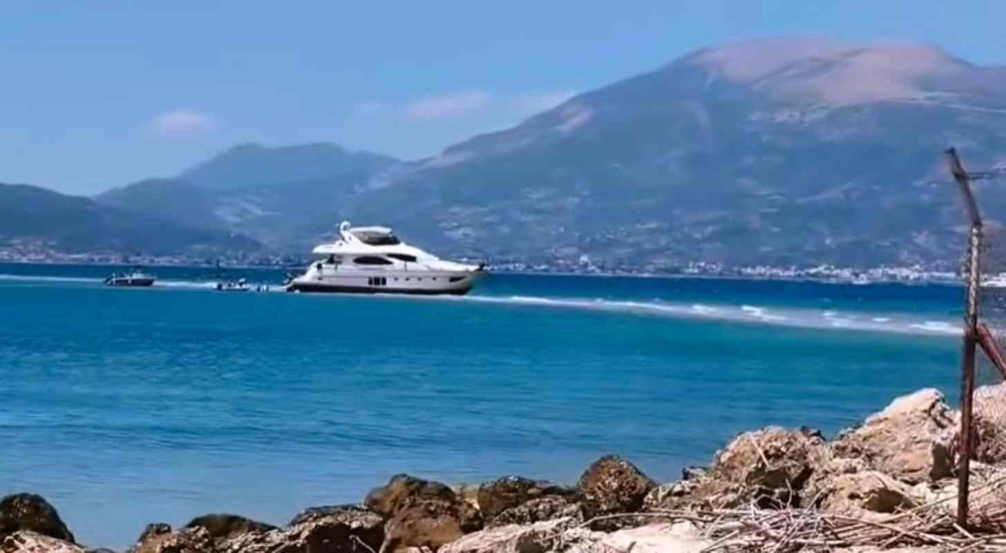 προσάραξη σκάφους, Φάρος Δρεπάνου, Ρίο, Λιμενικό Σώμα, επιχείρηση διάσωσης, ιστιοφόρο, θαλάσσιο ατύχημα, Δρέπανο Αχαΐας, Ηνωμένες Πολιτείες, αλλοδαποί επιβαίνοντες, θαλάσσια ρύπανση, boat grounding, Drepano Lighthouse, Rio, Greek Coast Guard, rescue operation, sailboat, marine accident, Drepano Achaia, United States flag, foreign passengers, marine pollution, prosaraxi skafous, Faros Drepanou, Rio, Limeniko Soma, epicheirisi diasosis, istioforo, thalassio atychima, Drepano Achaias, foreign passengers,