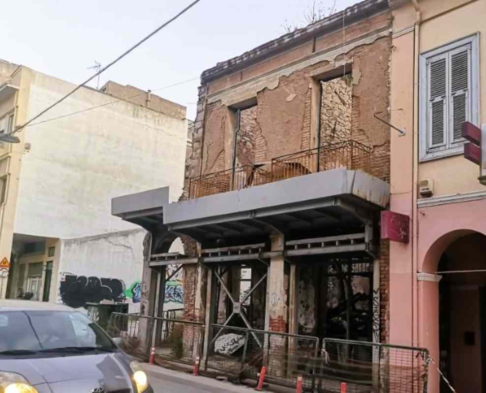 κατεδάφιση διατηρητέου, οδός Γερμανού, Πάτρα, καμένο διατηρητέο, Υπηρεσία Νεωτέρων Μνημείων, επικινδύνως ετοιμόρροπο, Δήμος Πατρέων, Βασιλείου Ρούφου, Ηλείας, άδεια κατεδάφισης, ασφάλεια πεζών, katedafisi diatiriteou, odos Germanou, Patra, kameno diatiriteo, Ypiresia Neoteron Mnimeion, etimorropo ktirio, Dimos Patreon, Basileiou Roufou, heritage building demolition, Germanou street Patras, Patras burnt building, dangerous structure Patras, Modern Monuments Service Greece, historic building demolition Patras,