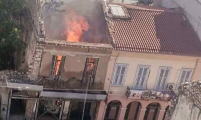 Πάτρα, φωτιά, εγκαταλελειμμένο κτίριο, οδός Γερμανού, οδός Ηλείας, κίνδυνος κατάρρευσης, αποκλεισμός δρόμου, αστυνομία, πυροσβεστική, κυκλοφοριακές ρυθμίσεις, Patra, Patras, fotia, egkataleleimmeno ktirio, odos Germanou, odos Ileias, kindynos katarrefsis, apokleismos dromou, astynomia, pyrosvestiki, fire, abandoned building, road closure, traffic restriction, police, fire department, Greece,