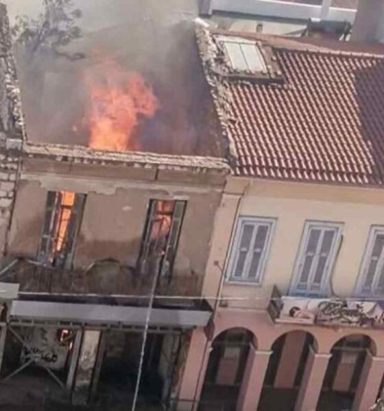 Πάτρα, φωτιά, εγκαταλελειμμένο κτίριο, οδός Γερμανού, οδός Ηλείας, κίνδυνος κατάρρευσης, αποκλεισμός δρόμου, αστυνομία, πυροσβεστική, κυκλοφοριακές ρυθμίσεις, Patra, Patras, fotia, egkataleleimmeno ktirio, odos Germanou, odos Ileias, kindynos katarrefsis, apokleismos dromou, astynomia, pyrosvestiki, fire, abandoned building, road closure, traffic restriction, police, fire department, Greece,