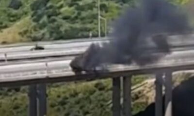 Πάτρα, Περιμετρική Πατρών, φωτιά σε αυτοκίνητο, Βούντενη, Πυροσβεστική Πάτρα, τροχαίο συμβάν, φωτιά ΙΧ, Patra, Perimetriki Patron, fotia se aftokinito, Vounteni, Pyrosvestiki Patra, troxaio symvan, fotia IX, Patras, Patras bypass, car fire, Vounteni Patras, Fire Service Greece, traffic incident, Patras news, car blaze,