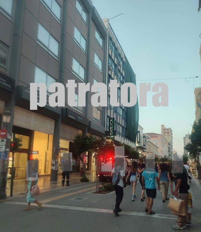 Πάτρα, Ρήγα Φεραίου, πυροσβεστική, κεραία, πτώση κεραίας, επικίνδυνη κεραία, κέντρο Πάτρας, συμβάν Πάτρα, Patra, Patras, Riga Fereou, pyrosvestiki, keraia, ptosi keraia, patra news, fire department, antenna hazard, center Patras, Patras incident,