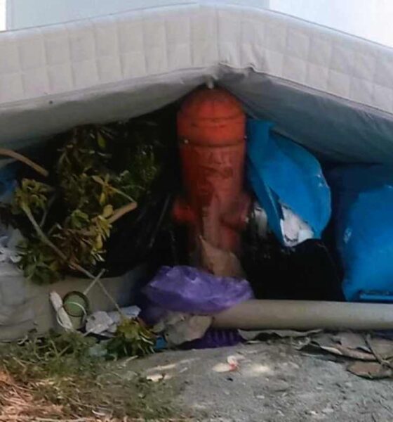 πυροσβεστικός κρουνός, σκουπίδια, καταγγελία, Δήμος, Πυροσβεστική, αδιαφορία, οδός Γυθείου, Κεφαλληνίας, ογκώδη απορρίμματα, πυρασφάλεια, πολιτική προστασία, εστία μόλυνσης, πυρκαγιά, επικίνδυνα σκουπίδια, καθαριότητα, fire hydrant, trash, garbage, complaints, municipality, fire department, fire safety, Gytheiou street, Kefallinias street, public safety, negligence, waste management, pirosvestikos krounos, skoupidia, katangelia, Dimos, Pyrosvestiki, adiaforia, Gytheiou, Kefallinias, ogkodi aporrimmata, pyrasfaleia, kathariotita,