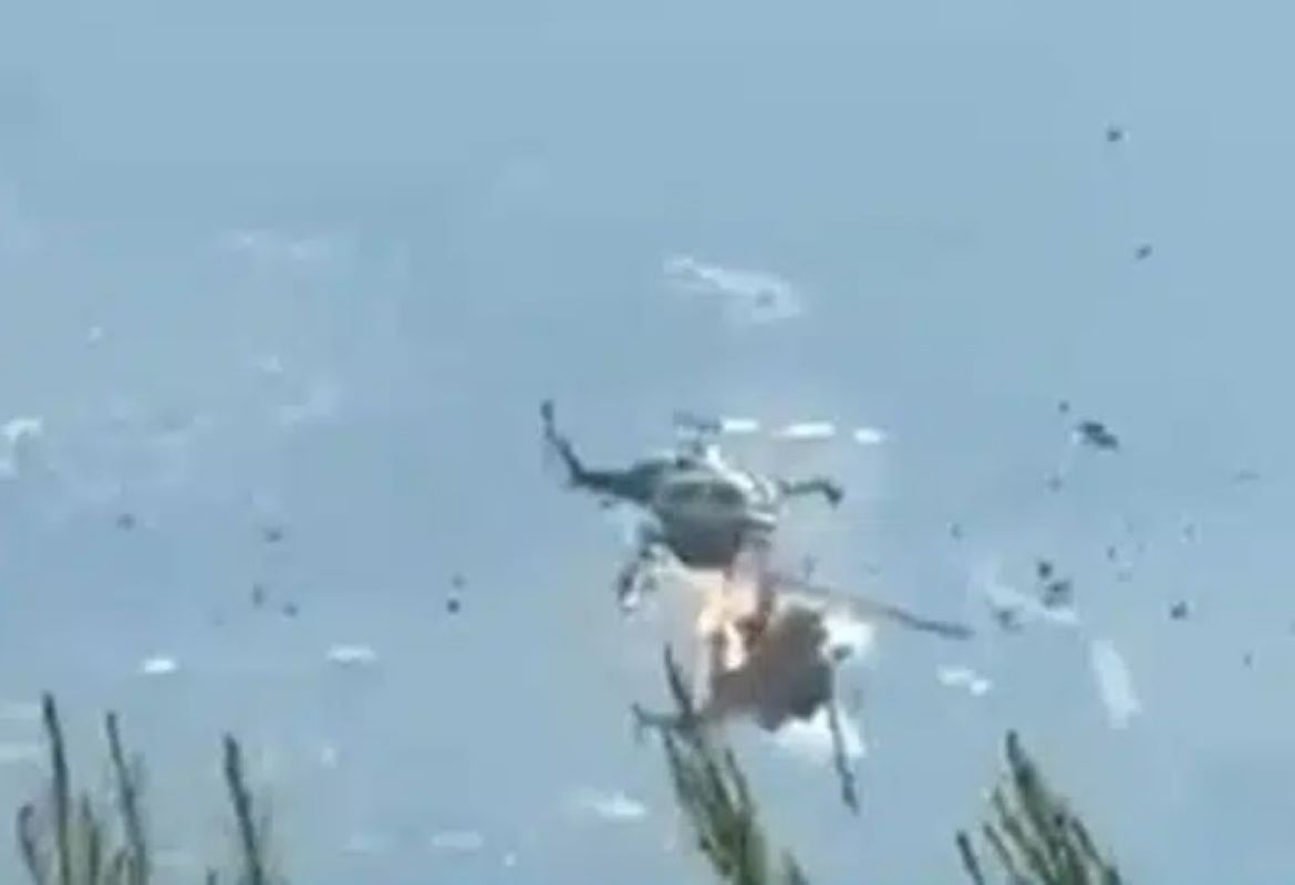 Ψάθα, ελικόπτερα, σύγκρουση ελικοπτέρων, τραγωδία Ψάθα, πυροσβεστικά ελικόπτερα, επίγειος συντονιστής, εναέριος συντονιστής, πυρκαγιά, αεροπορικό δυστύχημα, Πυροσβεστική, αεροπυρόσβεση, ρεπορτάζ, Psatha, elikoptera, sygkfrousi elikopteron, tragodia Psatha, pyrosvestika elikoptera, epigeios syntonistis, enaerios syntonistis, pyrkagia, aeroporiko dystychima, Pyrosvestiki, aeropyrosvesi, Psatha helicopter crash, Greece helicopter collision, firefighting helicopter accident, ground coordinator, aerial coordinator, Psatha tragedy, Greece fire service,