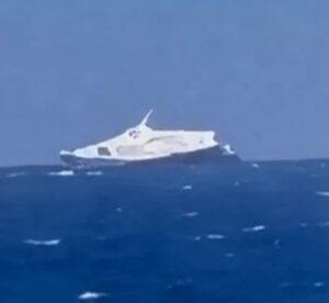 κατεχόμενη Κερύνεια, βύθιση πλοίου, ναυάγιο Κύπρος, επιβατηγό πλοίο, διασώσεις, Filo Denizcilik, επιχειρήσεις έρευνας και διάσωσης, Κερύνεια ναυάγιο, έκτακτη είδηση Κύπρος, Kyrenia ship sinking, Cyprus shipwreck, Kyrenia ferry capsized, Filo Denizcilik rescue, Cyprus maritime accident, search and rescue Kyrenia, katechomeni Keryneia, vythisi ploiou, navagio Kypros, Keryneia shipwreck, Keryneia navagio,