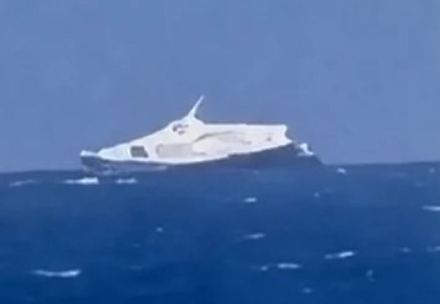 κατεχόμενη Κερύνεια, βύθιση πλοίου, ναυάγιο Κύπρος, επιβατηγό πλοίο, διασώσεις, Filo Denizcilik, επιχειρήσεις έρευνας και διάσωσης, Κερύνεια ναυάγιο, έκτακτη είδηση Κύπρος, Kyrenia ship sinking, Cyprus shipwreck, Kyrenia ferry capsized, Filo Denizcilik rescue, Cyprus maritime accident, search and rescue Kyrenia, katechomeni Keryneia, vythisi ploiou, navagio Kypros, Keryneia shipwreck, Keryneia navagio,