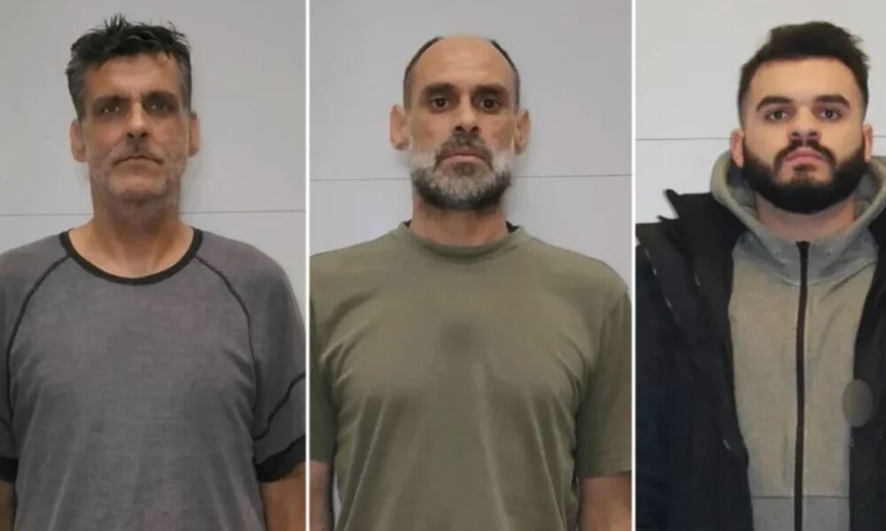 απάτες σε ηλικιωμένους, σπείρα απατεώνων, ψεύτικοι λογιστές, υπάλλιοι ρεύματος, εξάρθρωση συμμορίας, ΕΛΑΣ, δημοσιοποίηση στοιχείων, Αστυνομία, Πειραιάς, Αττική, ghost phones, senior citizen fraud, scam artists, fake accountants, electricity provider impersonation, gang dismantled, Hellenic Police, public mugshots, Athens, Greece, apates ilikiomenoi, speira apateonon, pseftikoi logistes, ypalliloi revmatos, exarthrosi symmorias, ELAS, dimosiopoisi stoicheion, Astynomia, Peiraias, Attiki,