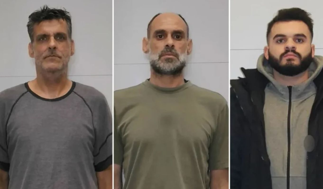 απάτες σε ηλικιωμένους, σπείρα απατεώνων, ψεύτικοι λογιστές, υπάλλιοι ρεύματος, εξάρθρωση συμμορίας, ΕΛΑΣ, δημοσιοποίηση στοιχείων, Αστυνομία, Πειραιάς, Αττική, ghost phones, senior citizen fraud, scam artists, fake accountants, electricity provider impersonation, gang dismantled, Hellenic Police, public mugshots, Athens, Greece, apates ilikiomenoi, speira apateonon, pseftikoi logistes, ypalliloi revmatos, exarthrosi symmorias, ELAS, dimosiopoisi stoicheion, Astynomia, Peiraias, Attiki,