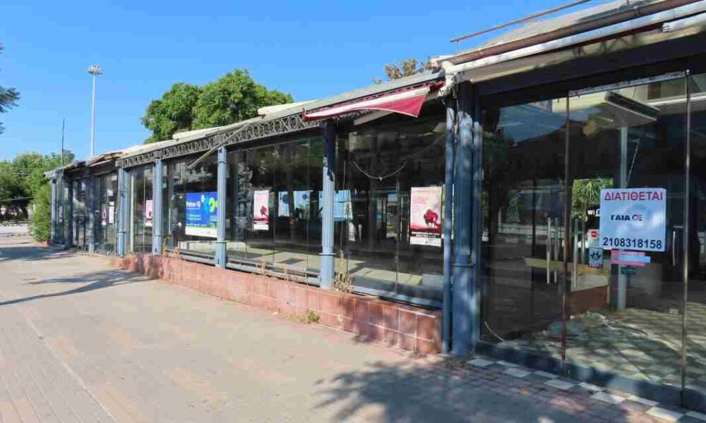 café Σταθμός Πάτρα, café Stathmos Patra, cafe Stathmos Patras, ΓΑΙΑΟΣΕ Πάτρα, GAIAOSE Patra, ΟΣΕ Πάτρα, OSE Patra, πλατεία Τριών Συμμάχων, Trion Symmachon square, λεηλασία καφέ Πάτρα, cafe burglary Patra, εγκατάλειψη Σταθμός Πάτρα, Patra train station cafe, εστίαση Πάτρα, Patras gastronomy,