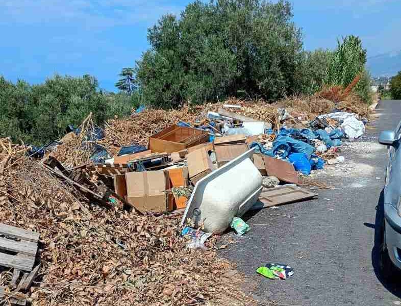 Βραχνέικα, παράνομες χωματερές, καταγγελία, Δήμος Πατρέων, πυρκαγιά, μπάζα, επικίνδυνα απορρίμματα, αστυνομία, Vrachneika, illegal dumpsite, Vrachneika complaint, Patras municipality, fire hazard, illegal dumping Patras, Vrachneika chomatere, kataggelia, Vrachneika pyrkagia, Dimos Patreon, mpaza,