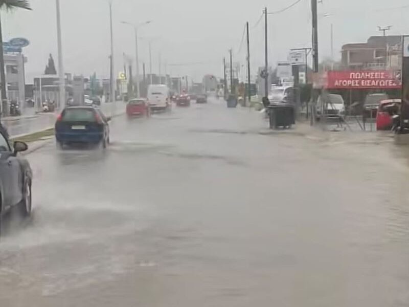 Πάτρα, βροχή, πλημμύρες, φρεάτια, καθαρισμός φρεατίων, δρόμοι λίμνη, κακοκαιρία, Patra, Patras, rain, flooding, storm drains, street flooding, Patra vrochi, plimmyres, freatia, katharismos freation, dromoi limni, kakokairia,