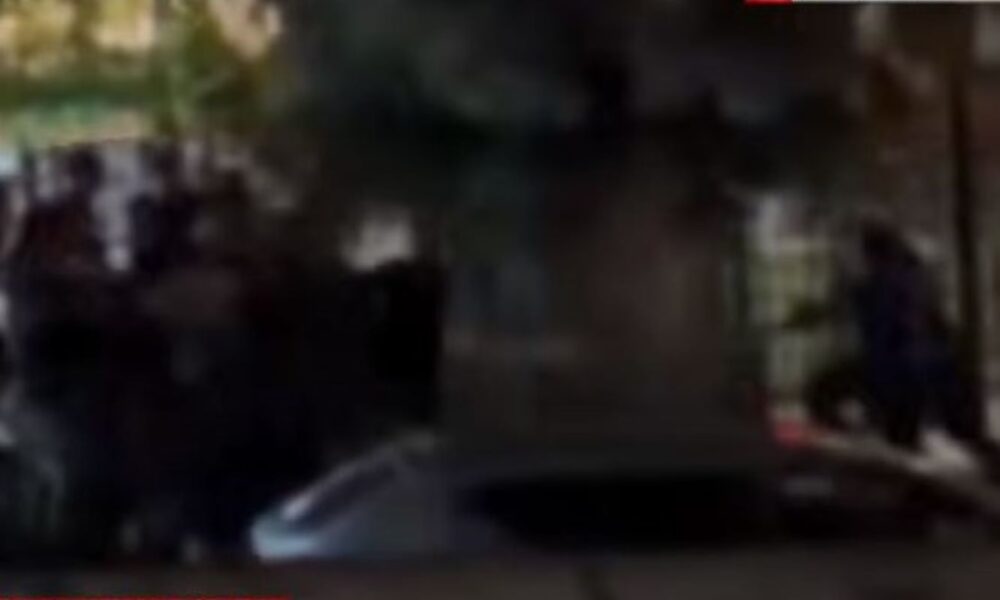 βία ανηλίκων, άγριο ξύλο, επεισόδιο ανηλίκων, βίντεο ντοκουμέντο, συμπλοκή, νεανική παραβατικότητα, youth violence, juvenile delinquency, brawling teens, violent video, teen fight, via anilikon, agrio xylo, vinteo ntokoumento, symploki, neaniki paravatikotita,