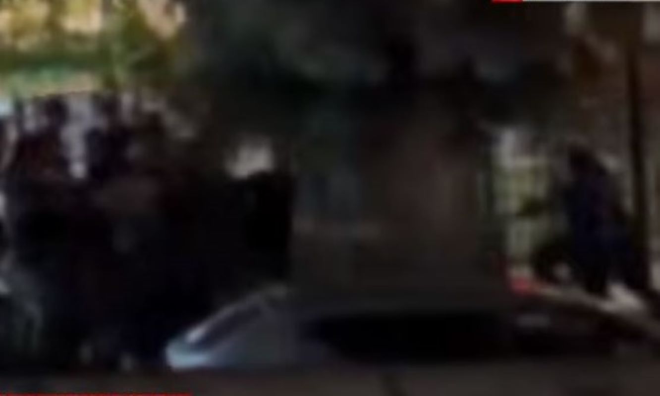 βία ανηλίκων, άγριο ξύλο, επεισόδιο ανηλίκων, βίντεο ντοκουμέντο, συμπλοκή, νεανική παραβατικότητα, youth violence, juvenile delinquency, brawling teens, violent video, teen fight, via anilikon, agrio xylo, vinteo ntokoumento, symploki, neaniki paravatikotita,