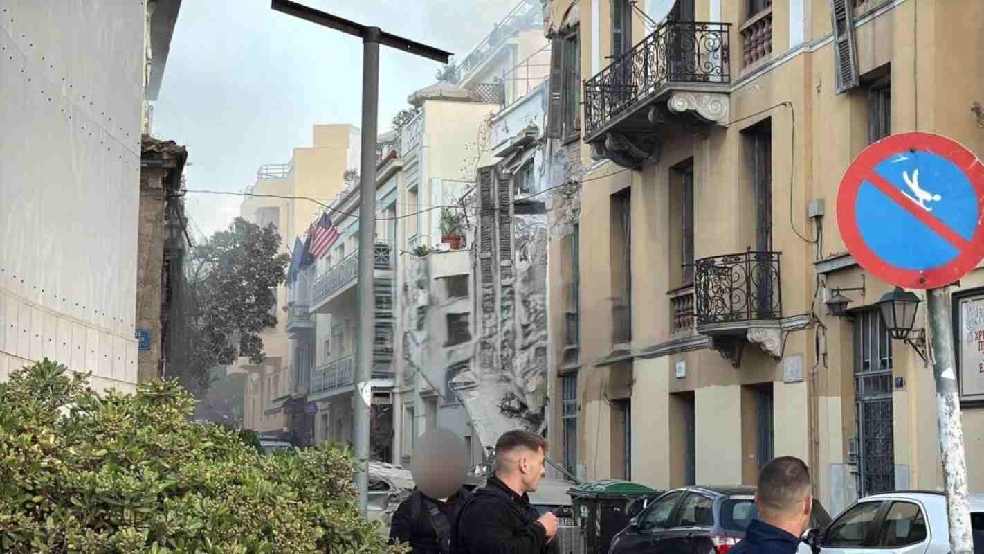 έκρηξη Πλάκα, κατάρρευση κτιρίου, διώροφο Πλάκα, Λυσικράτους και Αμαλίας, Πύλη Αδριανού, ειδήσεις Αθήνα, έκρηξη κέντρο Αθήνας, συμβάν Πλάκα, ekrixi Plaka, katarrefsi ktiriou, diorofo Plaka, Lysikratous Amalias, Pyli Adrianou, news Athina, explosion Plaka, building collapse Athens, Plaka explosion, Lysikratous street, Hadrian Gate Athens, Athens center explosion, Greece news,
