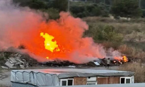 Ριγανόκαμπος, Riganokampos, Riganokampos Patra, φωτιά Ριγανόκαμπος, fotia Riganokampos, Riganokampos fire, καταυλισμός Ριγανόκαμπος, kataulismos Riganokampos, Riganokampos camp, Πάτρα, Patra, Patras, πυρκαγιά Πάτρα, purkagia Patra, Patras fire, Πυροσβεστική Πάτρα, Pyrosvestiki Patra, Patras fire department, αγανάκτηση κατοίκων, aganaktisi katoikon, residents outrage, ανεξέλεγκτες εστίες, anexelegktes esties, uncontrolled fire outbreaks, καύση απορριμμάτων, kausi aporrimmaton, waste burning, δημόσια υγεία, dimosia ygeia, public health, ασφάλεια, asfaleia, safety, επικαιρότητα Πάτρα, epikairotita Patra, Patras news,