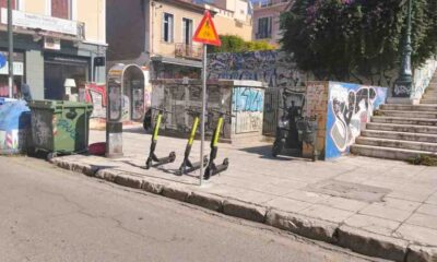 ηλεκτρικά πατίνια, ενοικιαζόμενα πατίνια, Πάτρα, προσβασιμότητα ΑμεΑ, πεζοδρόμια, ράμπες ΑμεΑ, δημόσιος χώρος, στάθμευση πατινιών, ασφαλής μετακίνηση, κανονιστικό πλαίσιο, βιώσιμη κινητικότητα, e-scooters, electric scooters, rental scooters, Patra, Patras, accessibility, sidewalks, scooter parking, urban mobility, micro mobility, ηλεκτρικα πατινια, ενοικιαζομενα πατινια, Πατρα, προσβασιμοτητα ΑμεΑ, πεζοδρομια, ραμπες ΑμεΑ, δημοσιος χωρος, σταθμευση πατινιων, ασφαλης μετακινηση, κανονιστικο πλαισιο, βιωσιμη κινητικοτητα, electric scooters Patras, e-scooter parking, Patras scooters,