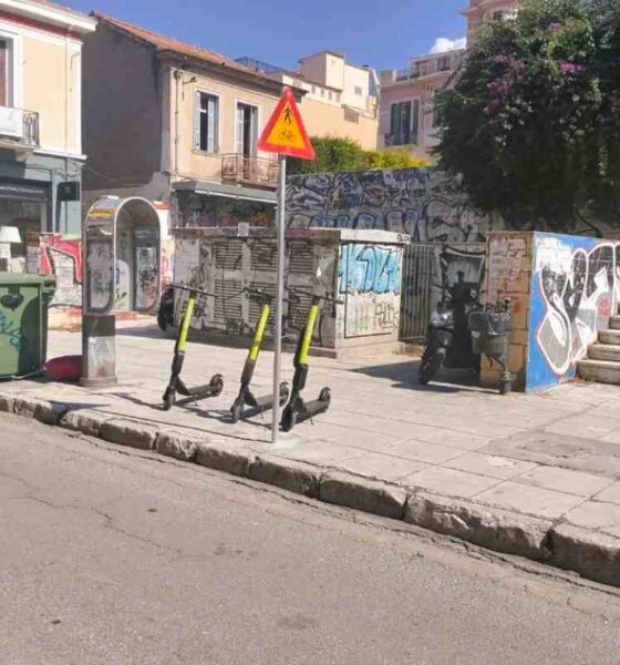 ηλεκτρικά πατίνια, ενοικιαζόμενα πατίνια, Πάτρα, προσβασιμότητα ΑμεΑ, πεζοδρόμια, ράμπες ΑμεΑ, δημόσιος χώρος, στάθμευση πατινιών, ασφαλής μετακίνηση, κανονιστικό πλαίσιο, βιώσιμη κινητικότητα, e-scooters, electric scooters, rental scooters, Patra, Patras, accessibility, sidewalks, scooter parking, urban mobility, micro mobility, ηλεκτρικα πατινια, ενοικιαζομενα πατινια, Πατρα, προσβασιμοτητα ΑμεΑ, πεζοδρομια, ραμπες ΑμεΑ, δημοσιος χωρος, σταθμευση πατινιων, ασφαλης μετακινηση, κανονιστικο πλαισιο, βιωσιμη κινητικοτητα, electric scooters Patras, e-scooter parking, Patras scooters,