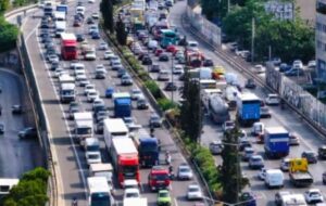 Πάτρα, δρόμοι, έργα, κυκλοφοριακό, ταλαιπωρία, οδική ασφάλεια, κίνδυνος ατυχήματος, περιμετρική Πάτρας, κορίνες, πεζοί, οχήματα, προσβασιμότητα, ποιότητα ζωής, φορολογούμενοι, Patras, roadworks, traffic, traffic congestion, road safety, accident risk, Patras bypass, cones, pedestrians, accessibility, quality of life, taxpayers, Patra, erga, dromoi, kyklophoriako, talaiporia, odiki asfaleia, perimetriki, korines, pezoi, prosvasimotita,
