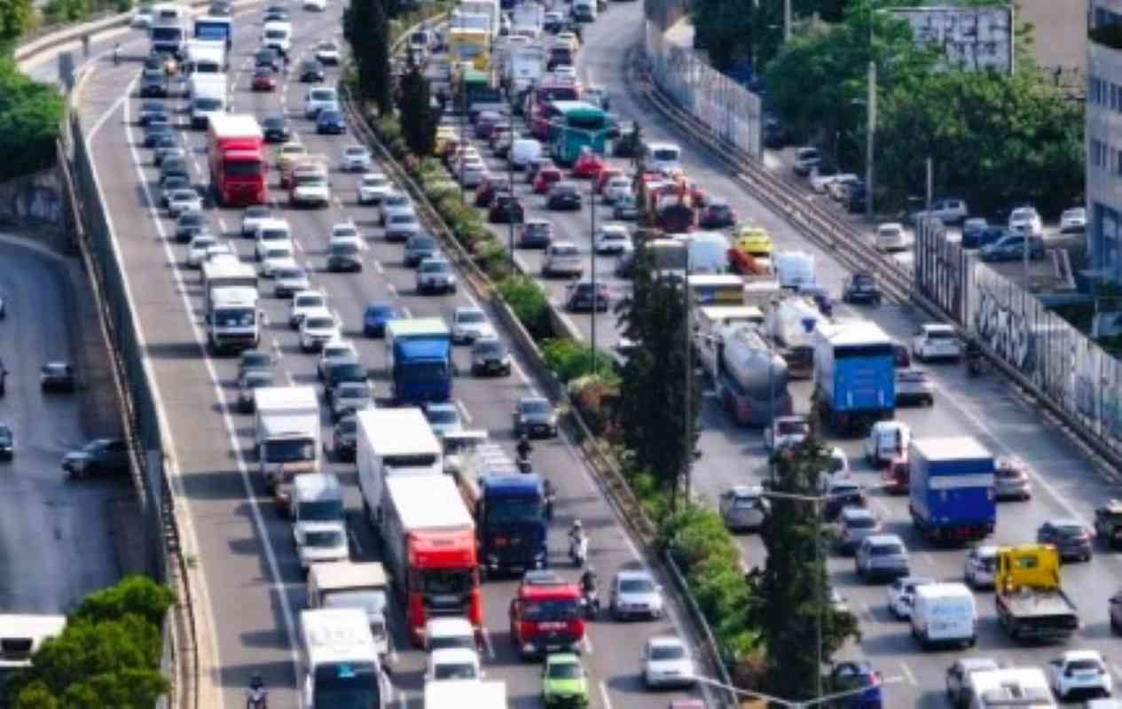 Πάτρα, δρόμοι, έργα, κυκλοφοριακό, ταλαιπωρία, οδική ασφάλεια, κίνδυνος ατυχήματος, περιμετρική Πάτρας, κορίνες, πεζοί, οχήματα, προσβασιμότητα, ποιότητα ζωής, φορολογούμενοι, Patras, roadworks, traffic, traffic congestion, road safety, accident risk, Patras bypass, cones, pedestrians, accessibility, quality of life, taxpayers, Patra, erga, dromoi, kyklophoriako, talaiporia, odiki asfaleia, perimetriki, korines, pezoi, prosvasimotita,